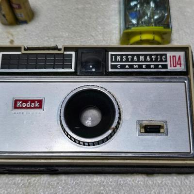 New old stock Kodak Instamatic camera 104 with Kodak Ektron electronic flash unit - Leather case