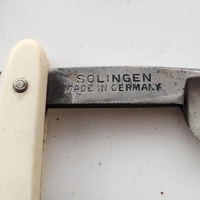 Lot of Vintage Straight Razors & Kriss Kross Stropper , Kobar Copper King Blue Steel, George Wostenholm,Eisemann's ,