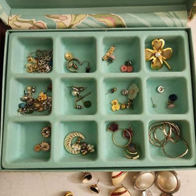 Jewelry Lot Mens & Womens Belt Buckles, Cufflinks, Awards Pins ,Money Clip, Earings, Pins .