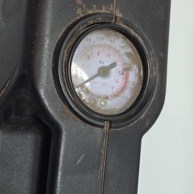 Working Automotive - cigarette lighter outlet - Spot light and mini air compressor with ball needle