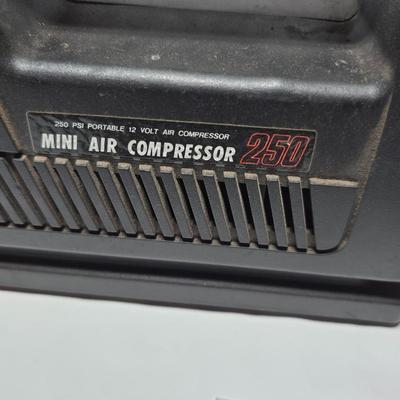 Working Automotive - cigarette lighter outlet - Spot light and mini air compressor with ball needle