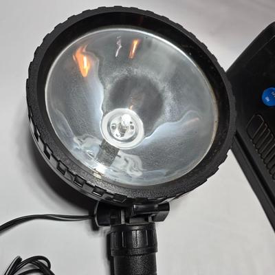 Working Automotive - cigarette lighter outlet - Spot light and mini air compressor with ball needle