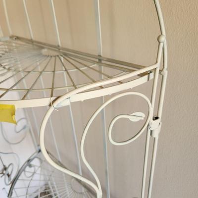 White Metal Plant Stand Etagere