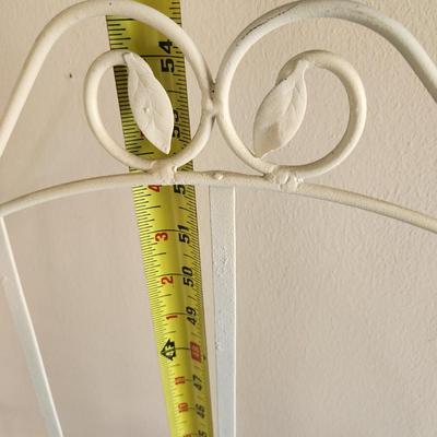 White Metal Plant Stand Etagere