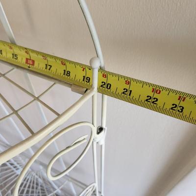 White Metal Plant Stand Etagere