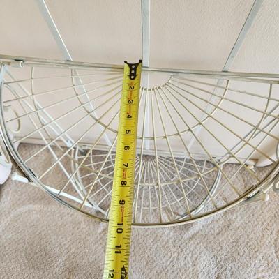 White Metal Plant Stand Etagere