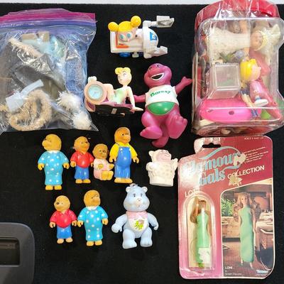 Sale Photo Thumbnail #151: Vintage Bearstein Bears Barney & other dolls grab bag items

Will receive all items pictured as is.