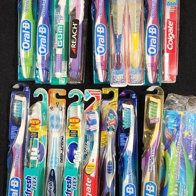 Sale Photo Thumbnail #267: Huge Toothbrush lot Oral-B Colgate & Aquafresh 

Will receive all items as is.