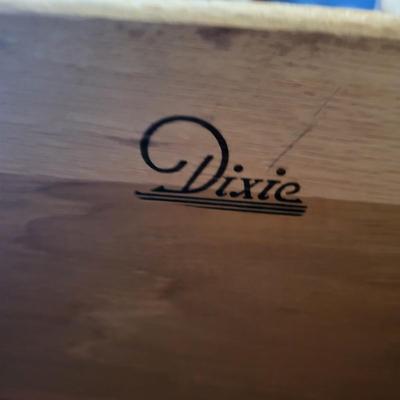 LOT 30: Vintage 4-Drawer Dixie Mahogany Bowfront Highboy Dresser