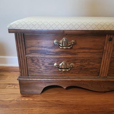 LOT 34: Vintage Lane Cushion-Top Cedar Wood Hope Chest