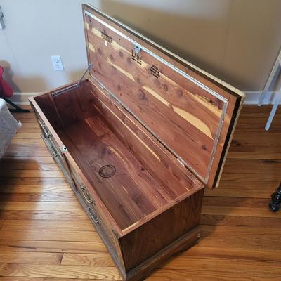 LOT 34: Vintage Lane Cushion-Top Cedar Wood Hope Chest