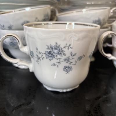 LOT 82: Vintage Johann Haviland Bavaria, Germany China "Blue Garland" & Crystal Stemware