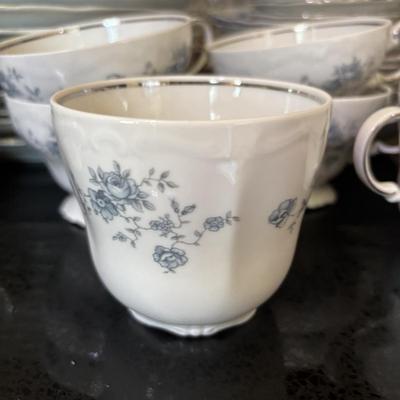 LOT 82: Vintage Johann Haviland Bavaria, Germany China "Blue Garland" & Crystal Stemware