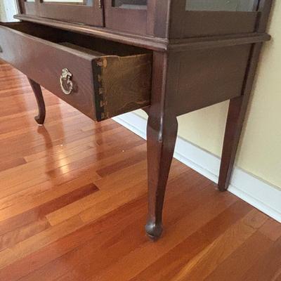 LOT 83: Vintage China/Curio Cabinet