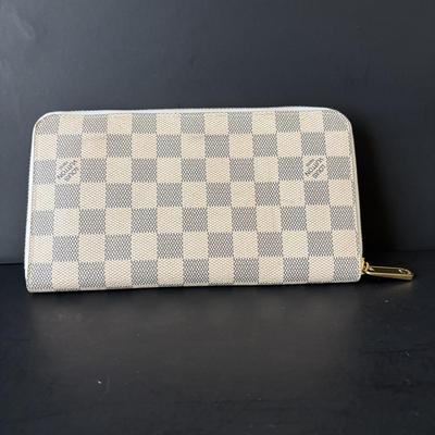 LOT 89: Louie Vuitton Damier Azur Zippy Organizer Long Wallet