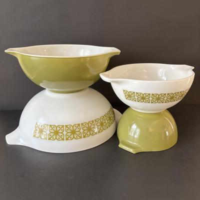 LOT 98: Vintage Pyrex Cinderella Nesting Bowls: Autumn Floral Verde