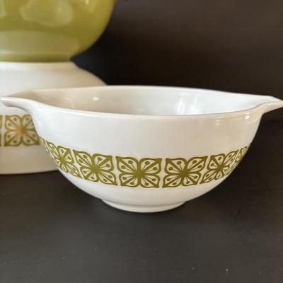 LOT 98: Vintage Pyrex Cinderella Nesting Bowls: Autumn Floral Verde