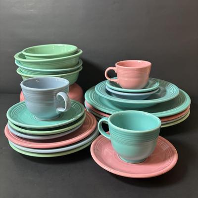 LOT 103: Collection Green Pink Blue Aqua of Fiesta Ware: 21pcs