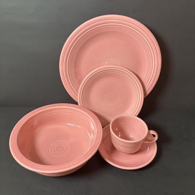 LOT 103: Collection Green Pink Blue Aqua of Fiesta Ware: 21pcs