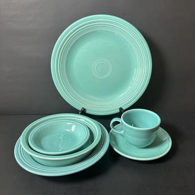 LOT 103: Collection Green Pink Blue Aqua of Fiesta Ware: 21pcs
