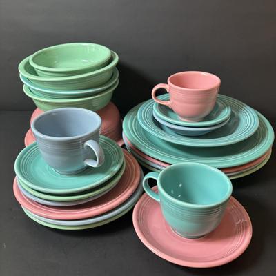 LOT 103: Collection Green Pink Blue Aqua of Fiesta Ware: 21pcs