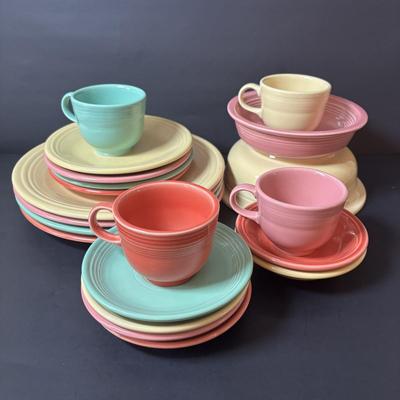 LOT 104: Collection Green Pink Yellow Orange of Fiesta Ware: 20pcs
