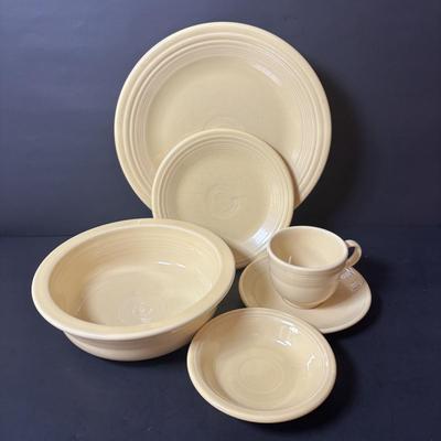 LOT 104: Collection Green Pink Yellow Orange of Fiesta Ware: 20pcs