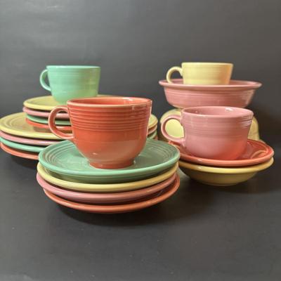 LOT 104: Collection Green Pink Yellow Orange of Fiesta Ware: 20pcs