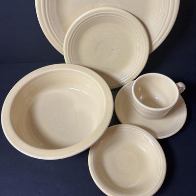 LOT 104: Collection Green Pink Yellow Orange of Fiesta Ware: 20pcs