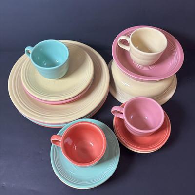 LOT 104: Collection Green Pink Yellow Orange of Fiesta Ware: 20pcs