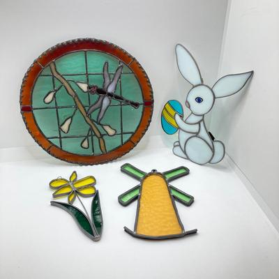 LOT 110: Sun Catcher / Stained Glass Art Collection