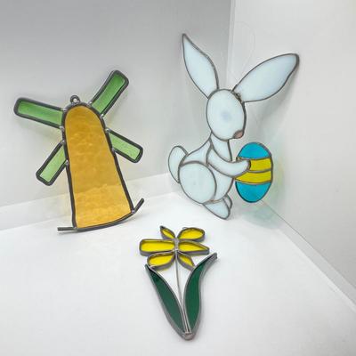 LOT 110: Sun Catcher / Stained Glass Art Collection