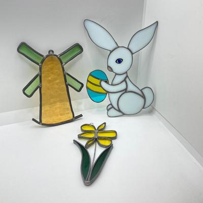 LOT 110: Sun Catcher / Stained Glass Art Collection