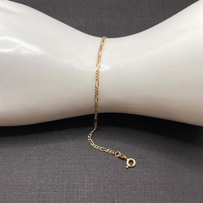 LOT 118: Gold Figaro Chain Link Bracelet - 18KT / 750, TW 1.72 gtw, 8 Inch