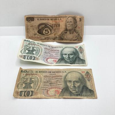 LOT 121: Vintage Coin / Currency Collection - Pair of 1909 One Cent / Pennies (VDB Included), Wheat Pennies and More