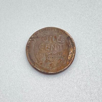 LOT 121: Vintage Coin / Currency Collection - Pair of 1909 One Cent / Pennies (VDB Included), Wheat Pennies and More