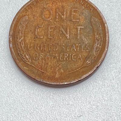 LOT 121: Vintage Coin / Currency Collection - Pair of 1909 One Cent / Pennies (VDB Included), Wheat Pennies and More