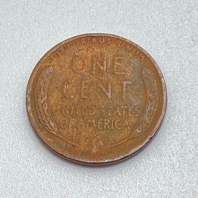 LOT 121: Vintage Coin / Currency Collection - Pair of 1909 One Cent / Pennies (VDB Included), Wheat Pennies and More