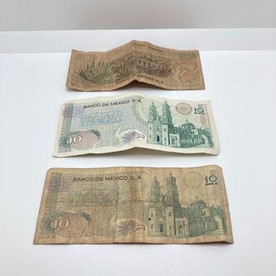 LOT 121: Vintage Coin / Currency Collection - Pair of 1909 One Cent / Pennies (VDB Included), Wheat Pennies and More