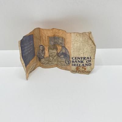 LOT 121: Vintage Coin / Currency Collection - Pair of 1909 One Cent / Pennies (VDB Included), Wheat Pennies and More
