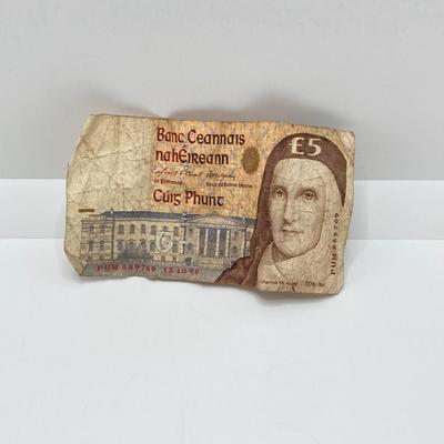 LOT 121: Vintage Coin / Currency Collection - Pair of 1909 One Cent / Pennies (VDB Included), Wheat Pennies and More