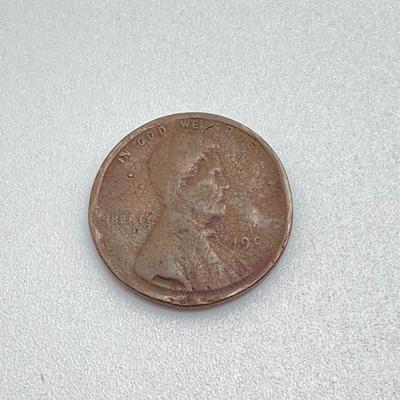 LOT 121: Vintage Coin / Currency Collection - Pair of 1909 One Cent / Pennies (VDB Included), Wheat Pennies and More