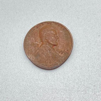 LOT 121: Vintage Coin / Currency Collection - Pair of 1909 One Cent / Pennies (VDB Included), Wheat Pennies and More
