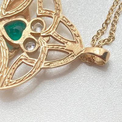 LOT 123: Gold Claddagh Celtic / Green Gemstone Pendant Necklace - 9 ct / 375, TW 4.42 gtw, 20"