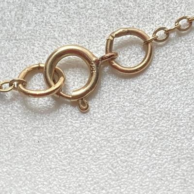 LOT 123: Gold Claddagh Celtic / Green Gemstone Pendant Necklace - 9 ct / 375, TW 4.42 gtw, 20"