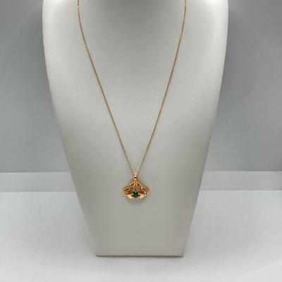 LOT 123: Gold Claddagh Celtic / Green Gemstone Pendant Necklace - 9 ct / 375, TW 4.42 gtw, 20"