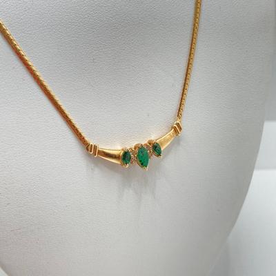 LOT 124: 14k Gold Emerald and Diamond Necklace - 14KT / 585, TW 4.91 gtw