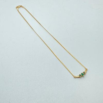 LOT 124: 14k Gold Emerald and Diamond Necklace - 14KT / 585, TW 4.91 gtw