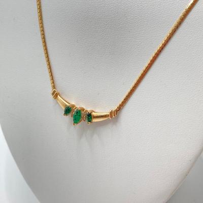 LOT 124: 14k Gold Emerald and Diamond Necklace - 14KT / 585, TW 4.91 gtw