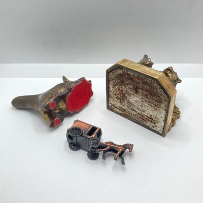 LOT 131: Vintage Collection - Dog Brass Book Ends, Pipe Holder, Playboy Ashtray and Necklace, Robeson Pocket Knife, Sheffield Crumb Tray...